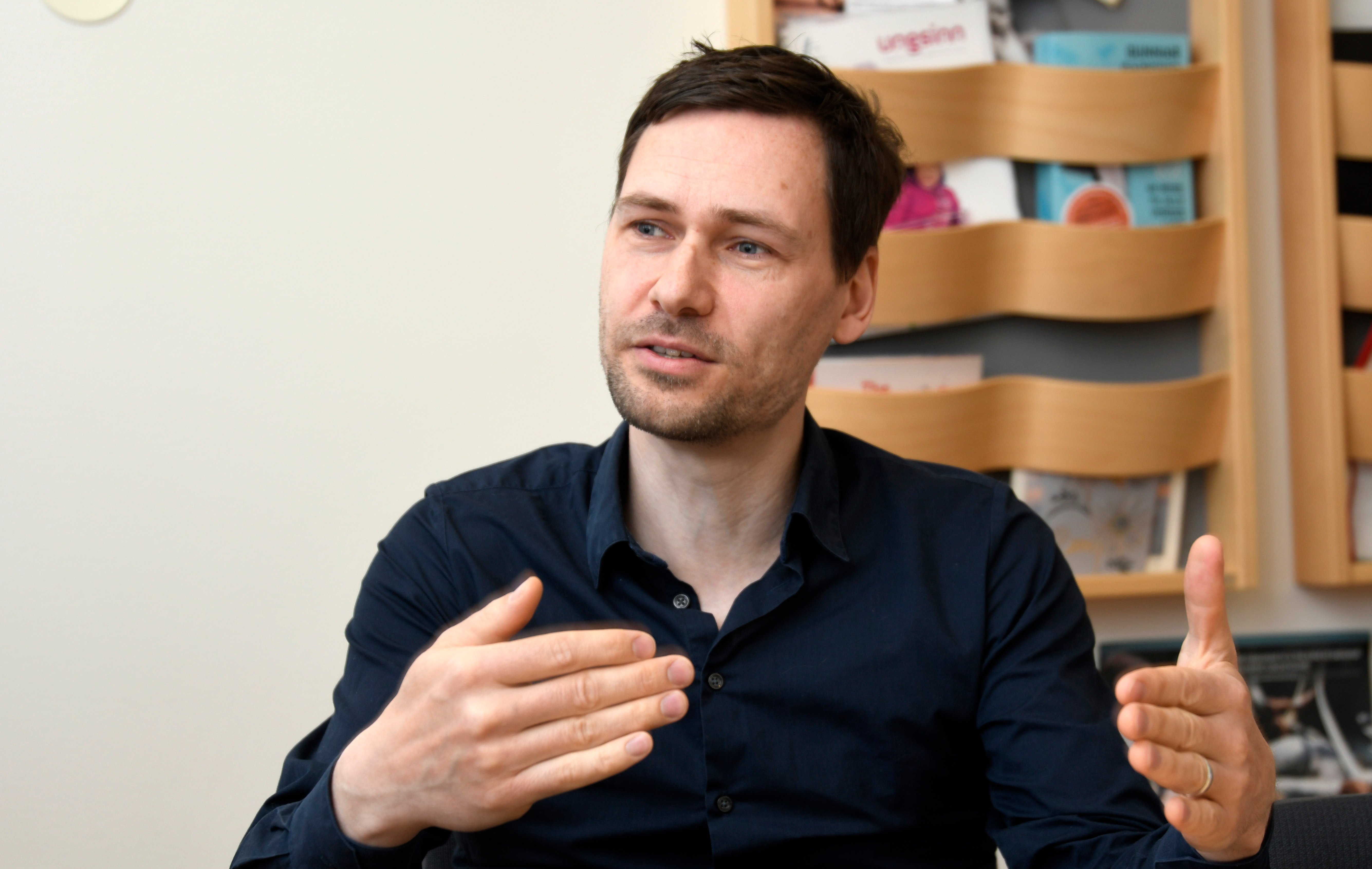 Torsten Martiny-Huenger er førsteamanuensis ved det psykologiske institutt på UiT - Norges arktiske universitet